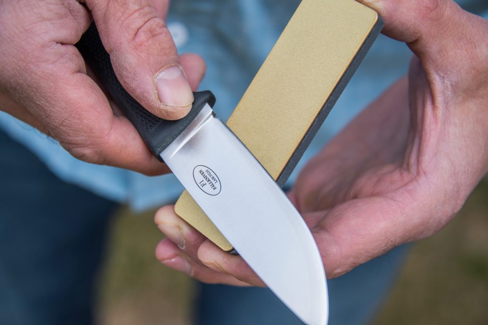 Sharpening knife on DC4 whetstone